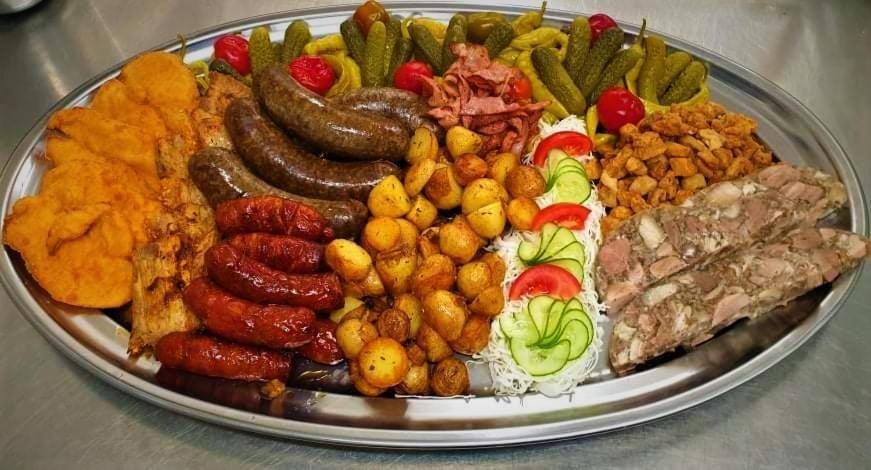 Restauracia Penzion Na Mlyne Stará Turá المظهر الخارجي الصورة